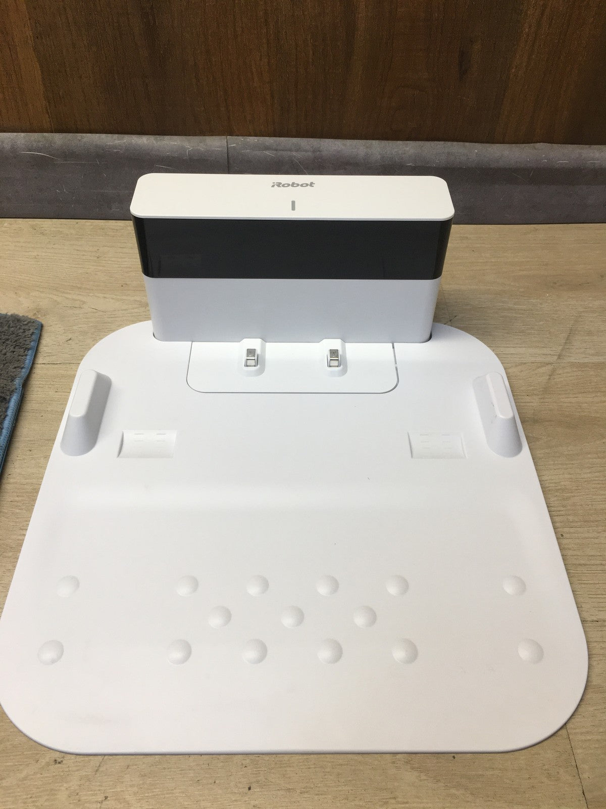 iRobot Braava Jet M6 Wischroboter mit Präzisions-Sprühstrahl RMA-Y1, I39133