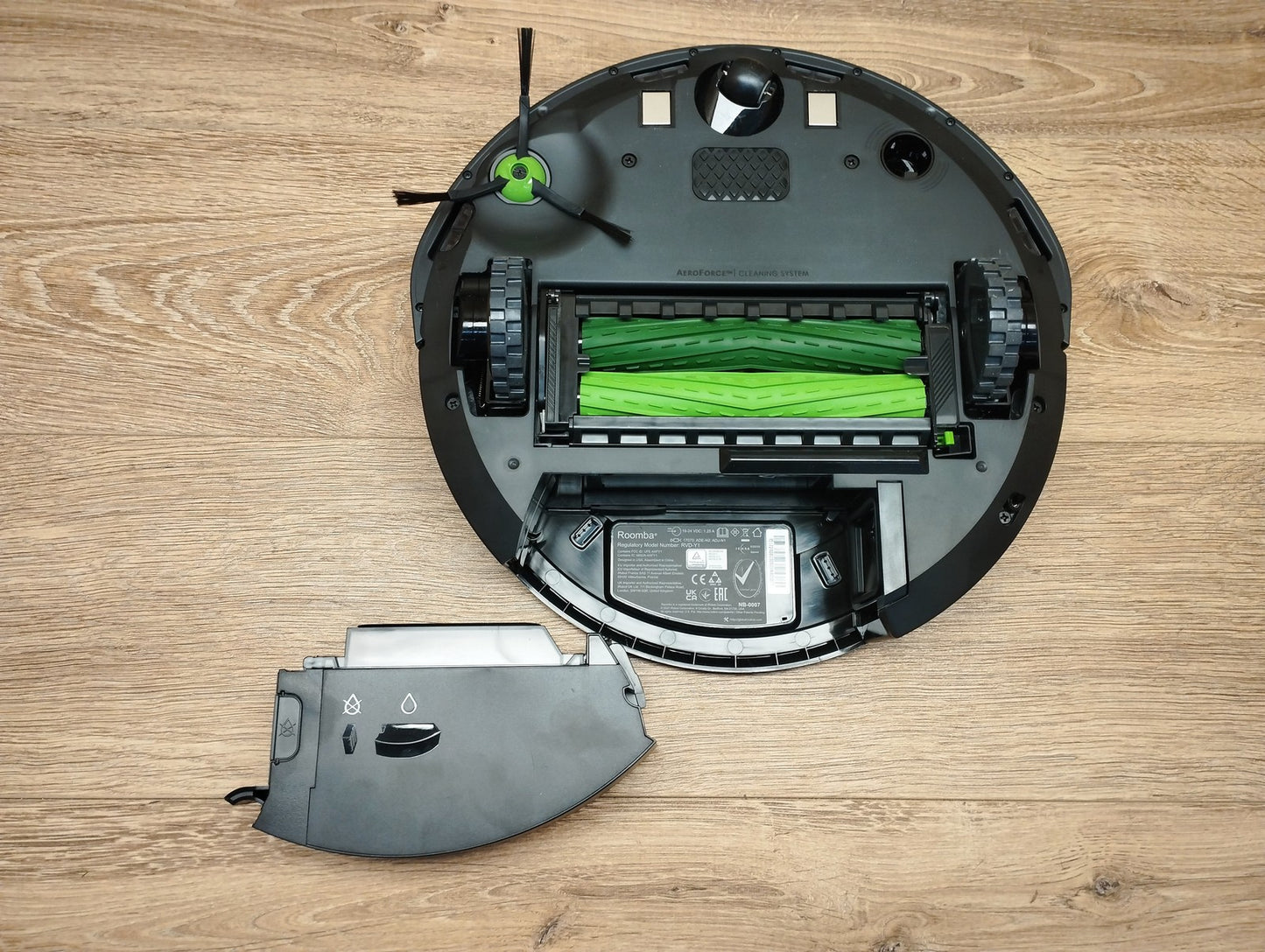 iRobot Roomba Combo i5 Saug-/Wischroboter RVD-Y1, I39750