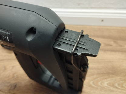 Novus Elektrotacker J-165, rückschlagarmer Universal-Tacker