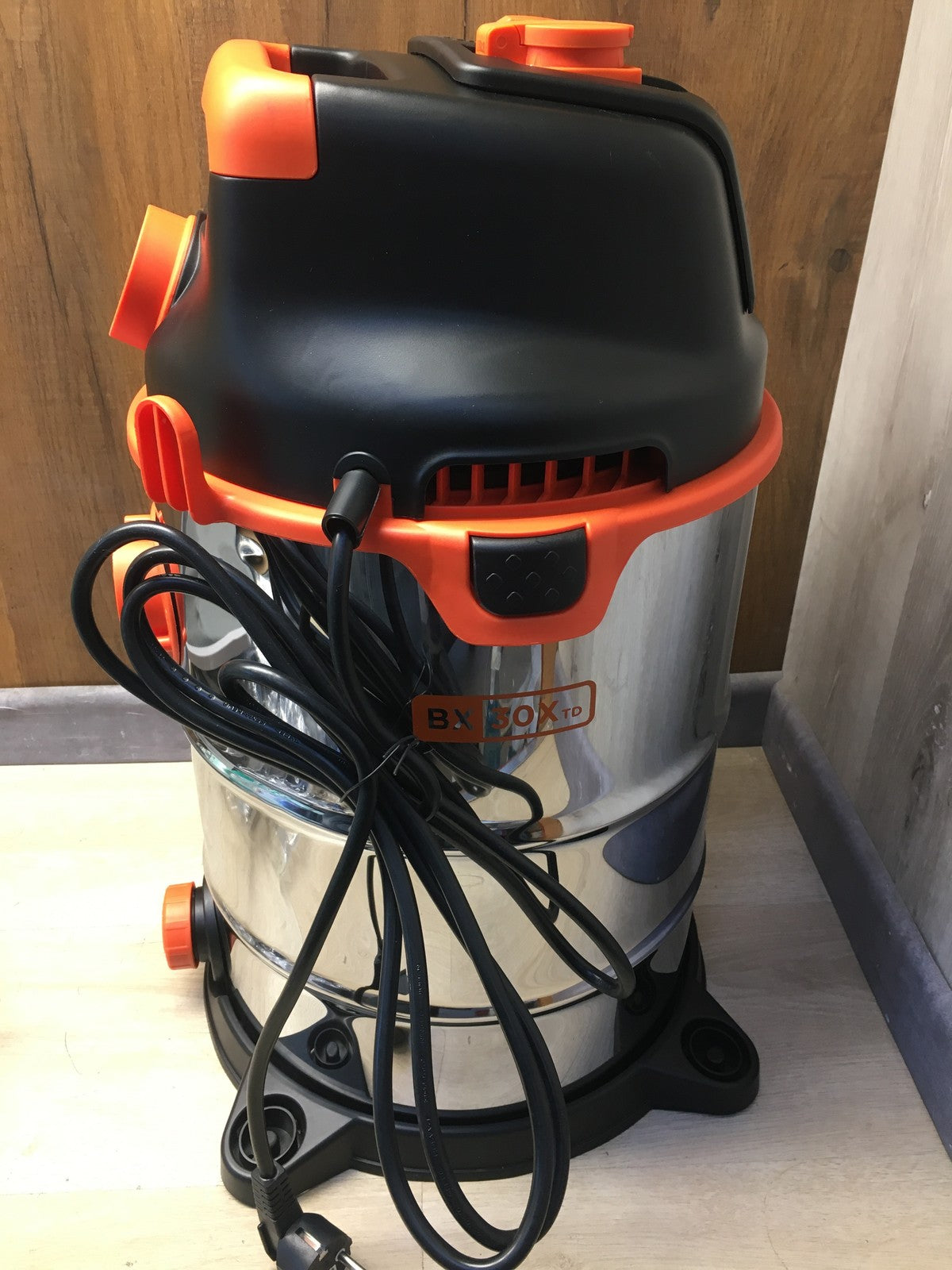 Black & Decker BXVC30XTDE Staubsauger 1600 W 30 L, I40767