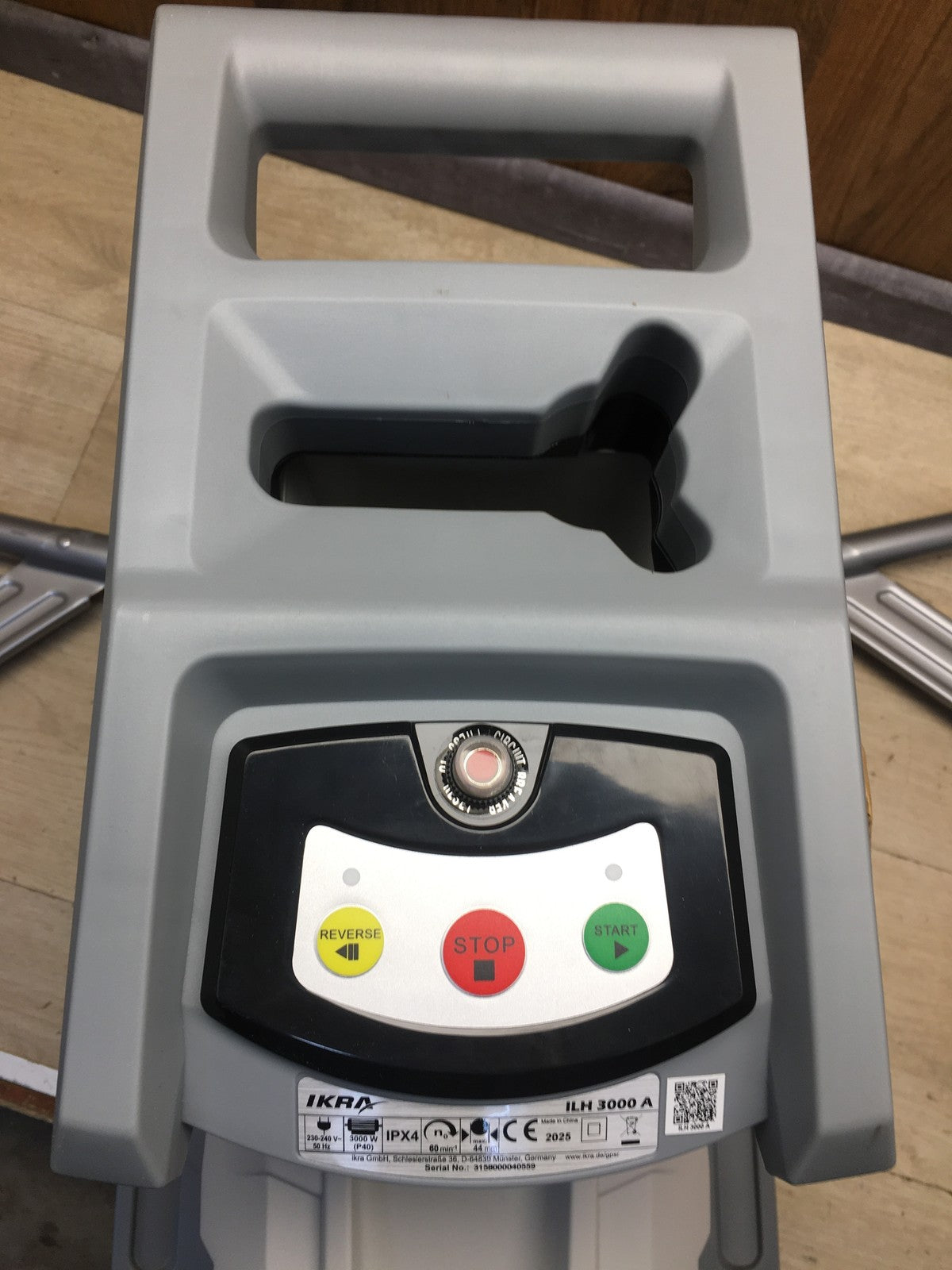 IKRA Elektro-Gartenhäcksler ILH 3000 A, 3.000 Watt, Aststärke bis 44mm, I38325