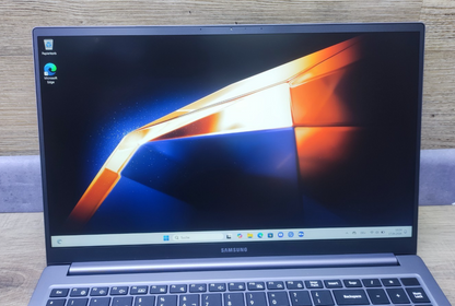 Samsung Galaxy Book4 Notebook 15.6" FHD Core i5-1335U 16GB 512GB USB-C HDMI WiFi