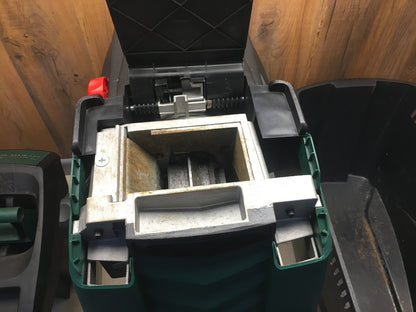 Bosch Leisehäcksler AXT 25 D, 2.500 W, für Hartholz und Dornensträucher, I38221