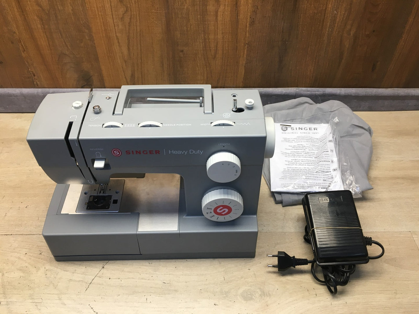Singer Heavy Duty 4411 Nähmaschine, 11 Stichprogramme, I38034
