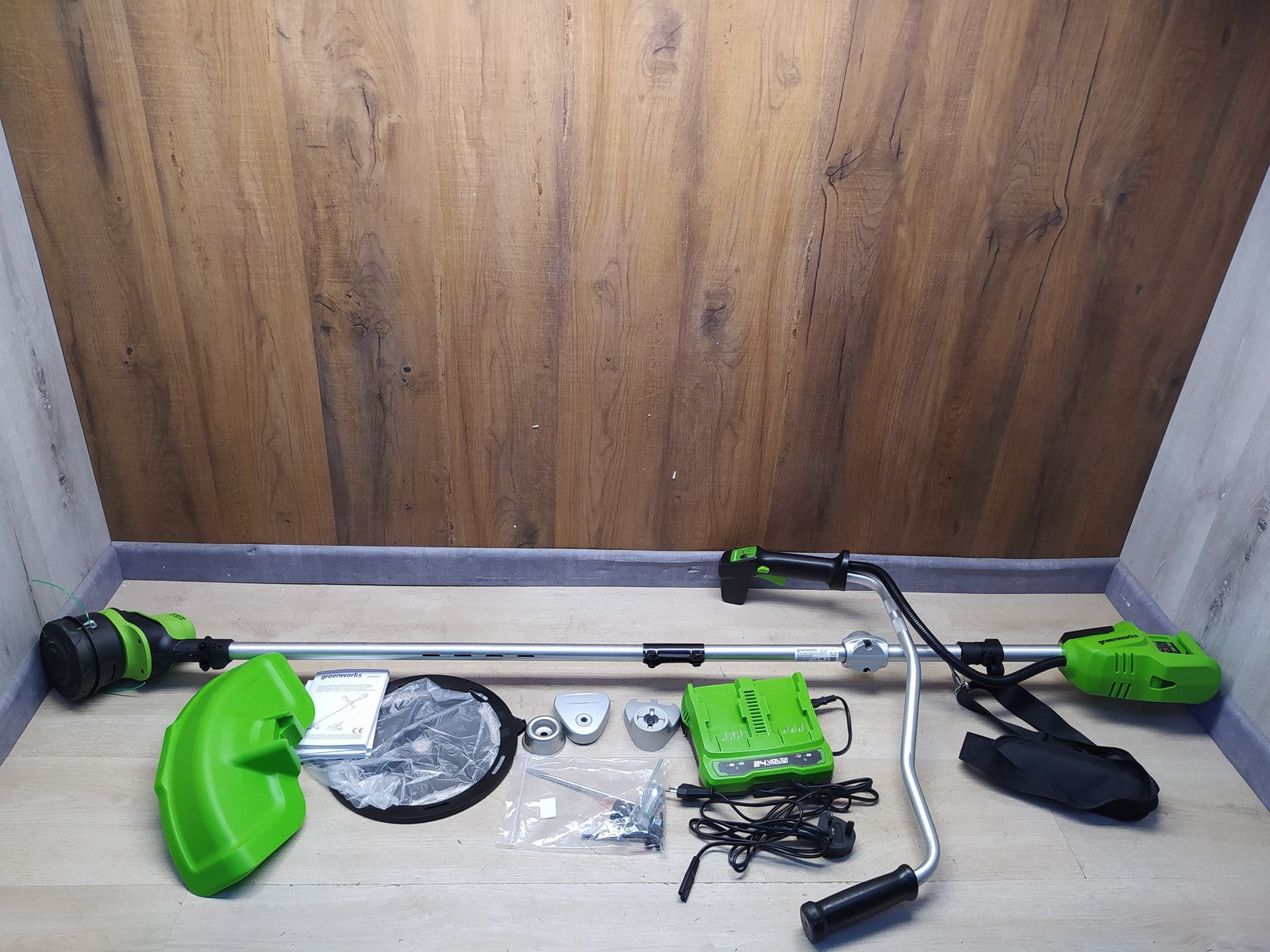 Greenworks Akku-Freischneider GD24X2BCB, ohne Akkus, mit Ladegerät, I38001