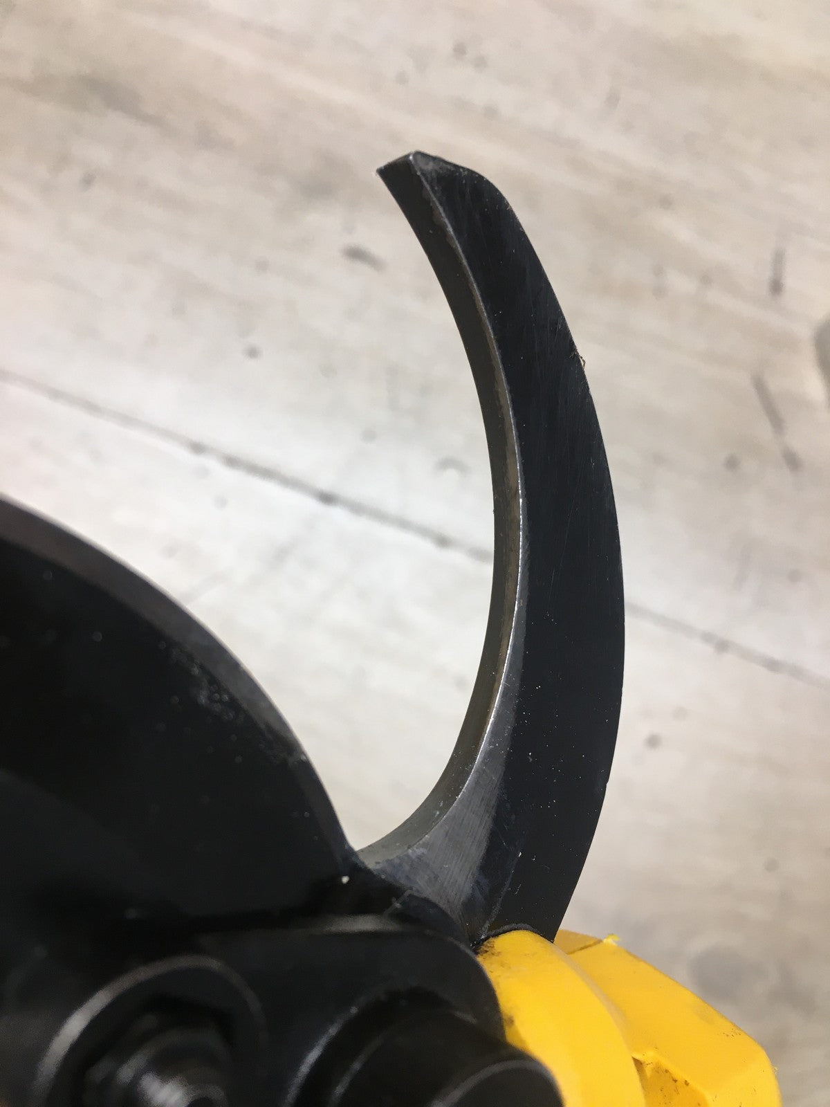 DEWALT Akku-Astschere DCMPP568 Solo (18V, 38 mm Schnittkapazität), I41025