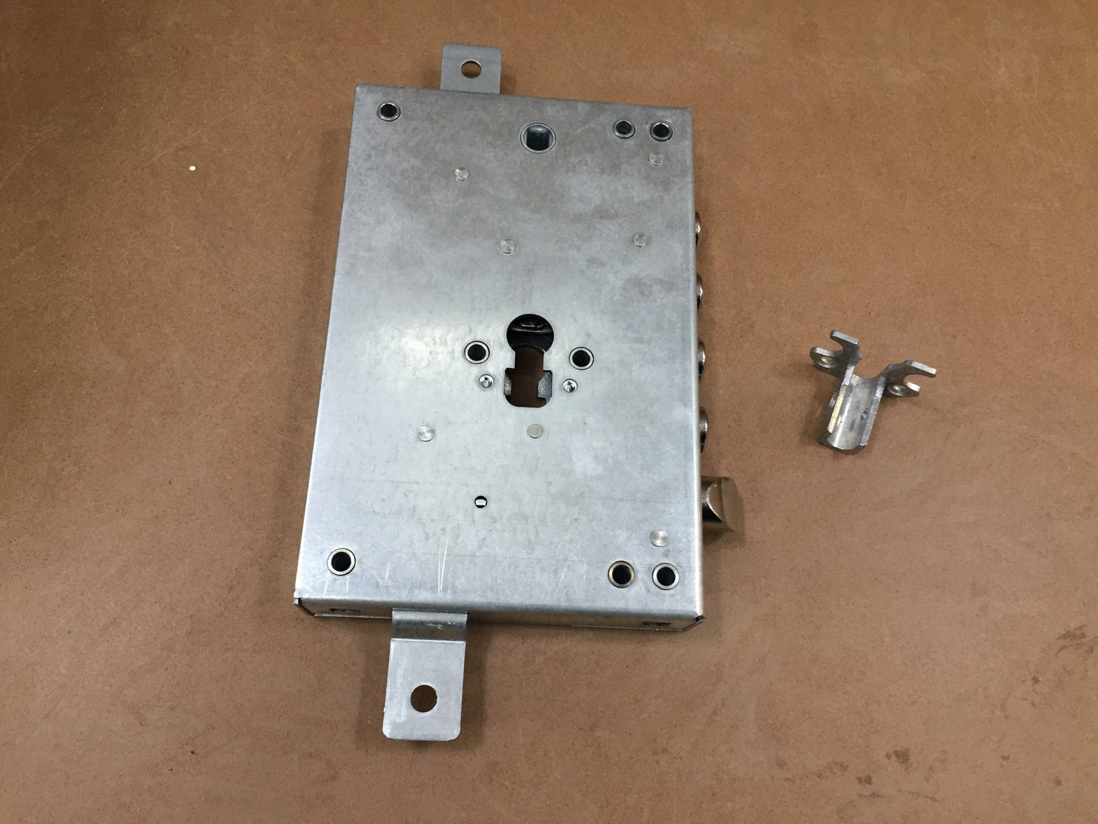 YALE Y135M1A03128 Y135 M B-Lock Schloss, grau, I13491