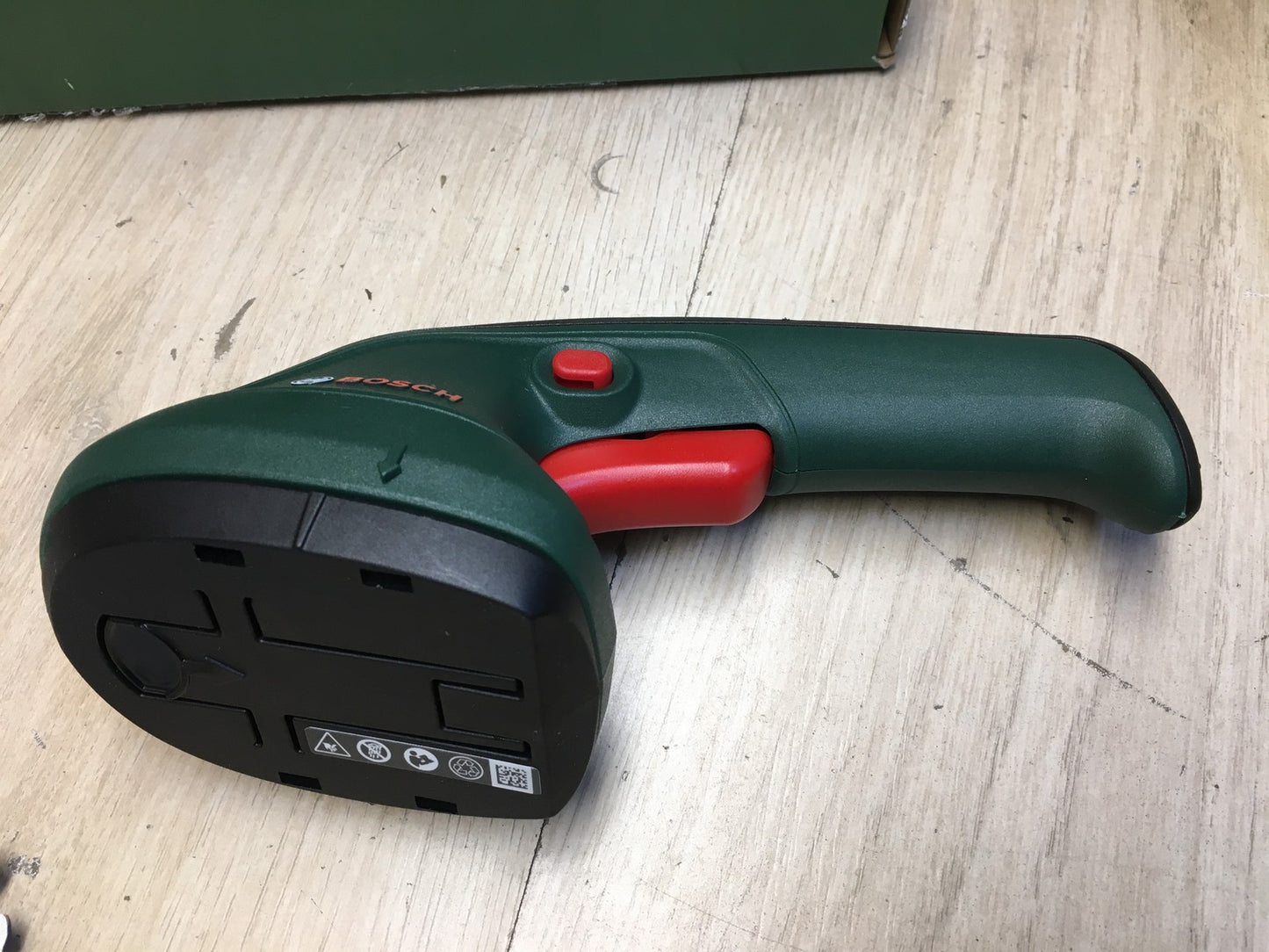 Bosch Gartenschere EasyShear, integrierter 3,6 V Akku, 12 cm / 8 cm, I36795