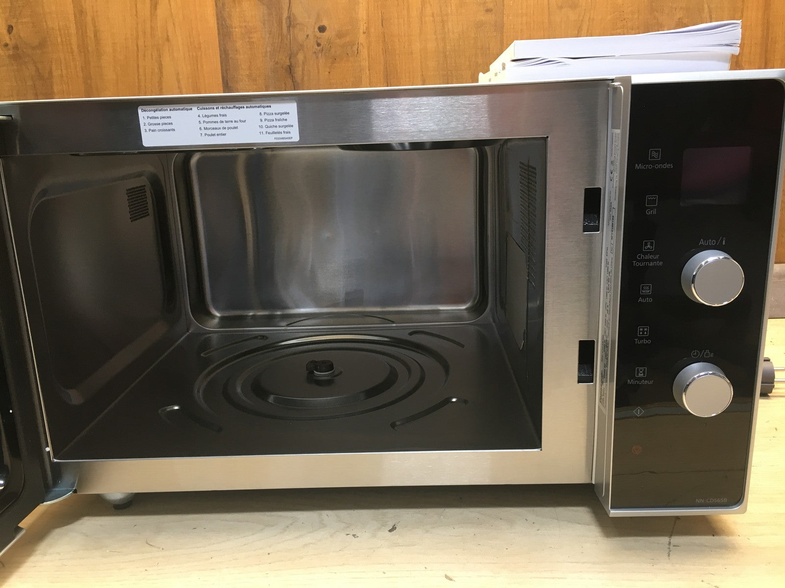 Panasonic NN-CD565B Mikrowelle 27L, Grill 1300W, Mikrowelle 1000W, I38277
