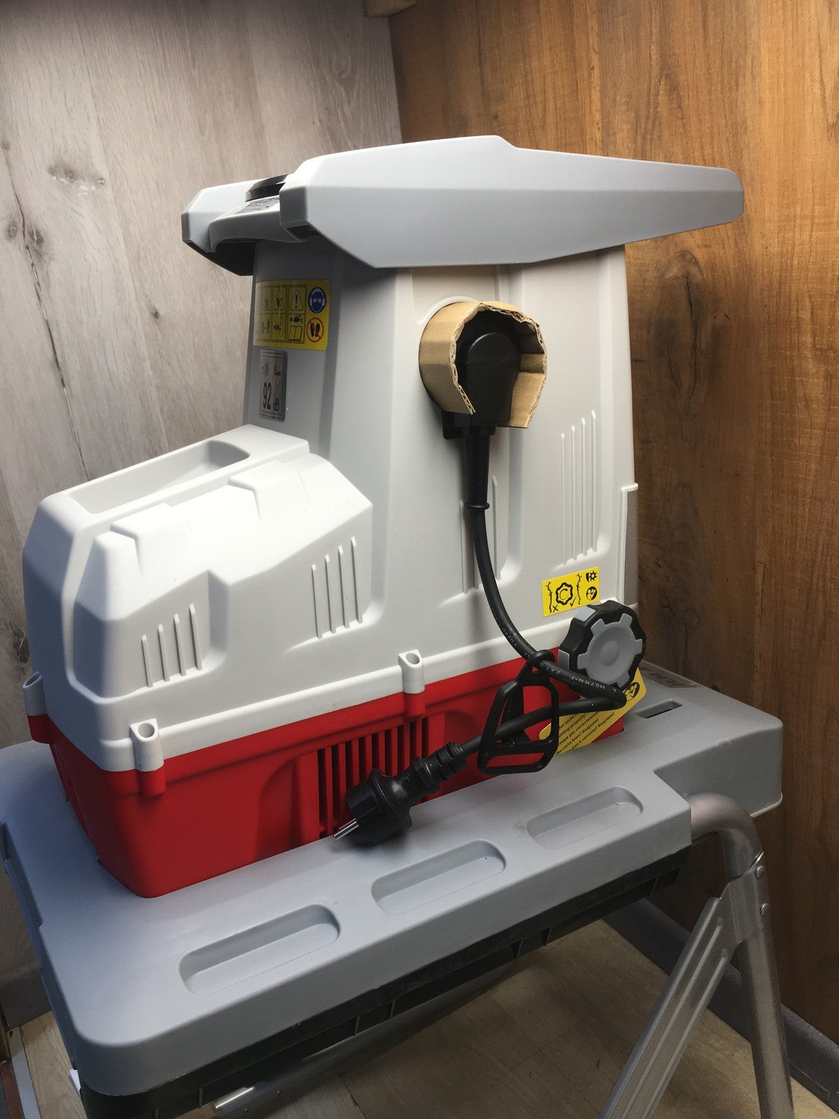IKRA Elektro-Gartenhäcksler ILH 3000 A, 3.000 Watt, Aststärke bis 44mm, I38325