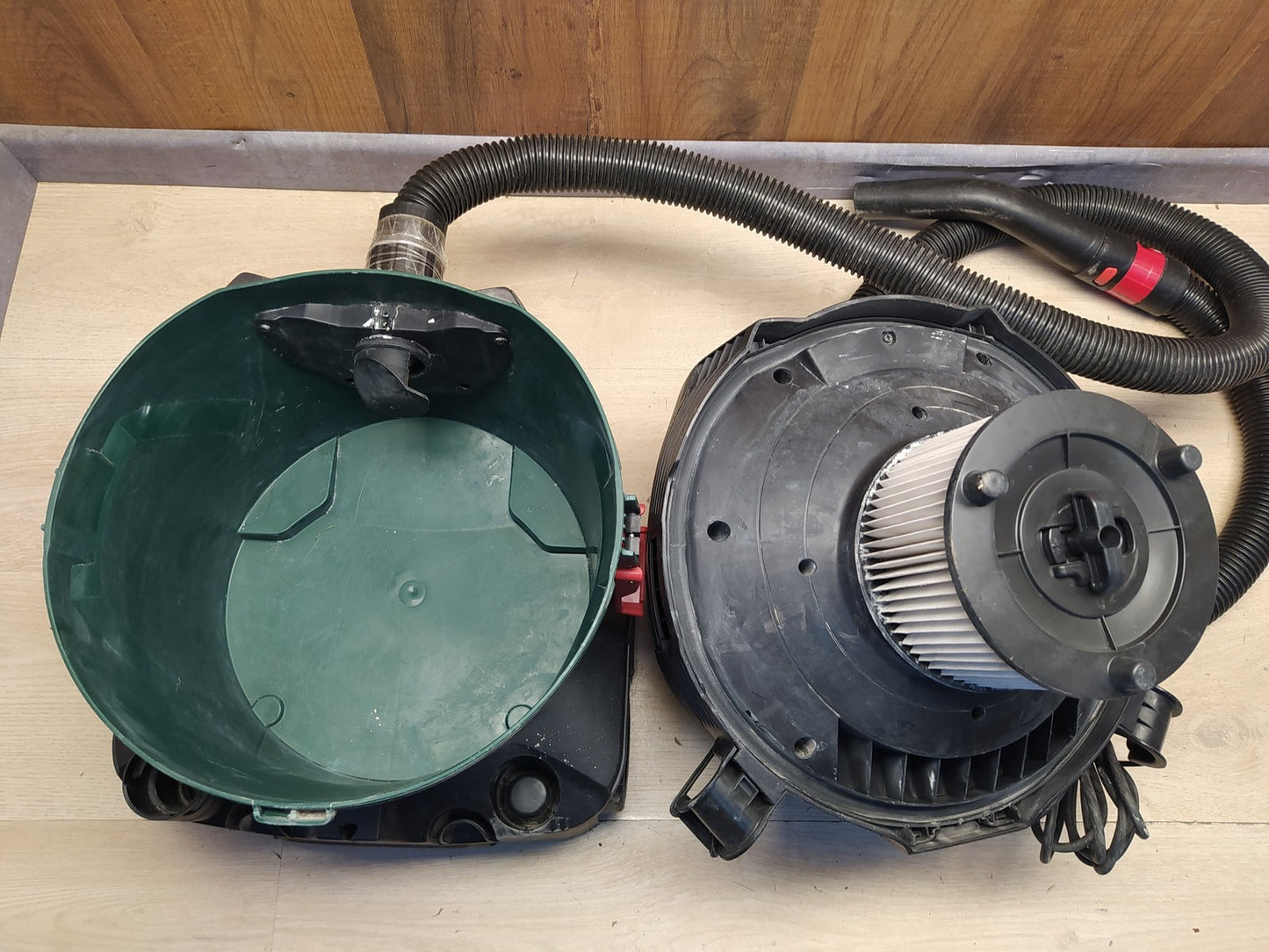 Bosch UniversalVac 15 Nass-/Trockensauger 06033D1100, I37482