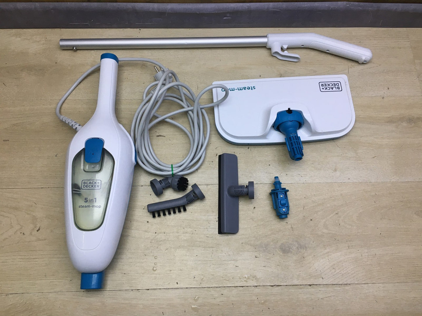 Black+Decker FSMH13E5-QS Dampfwischer mit Handreiniger 5 in 1, I34706
