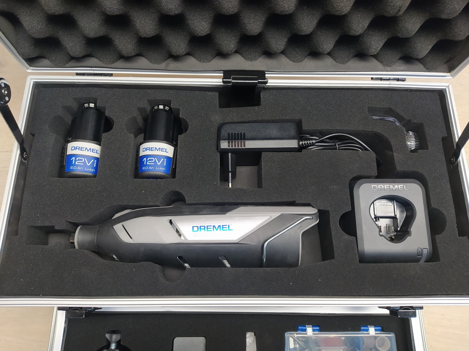 Dremel 8240 Rotationswerkzeug Set, I37407
