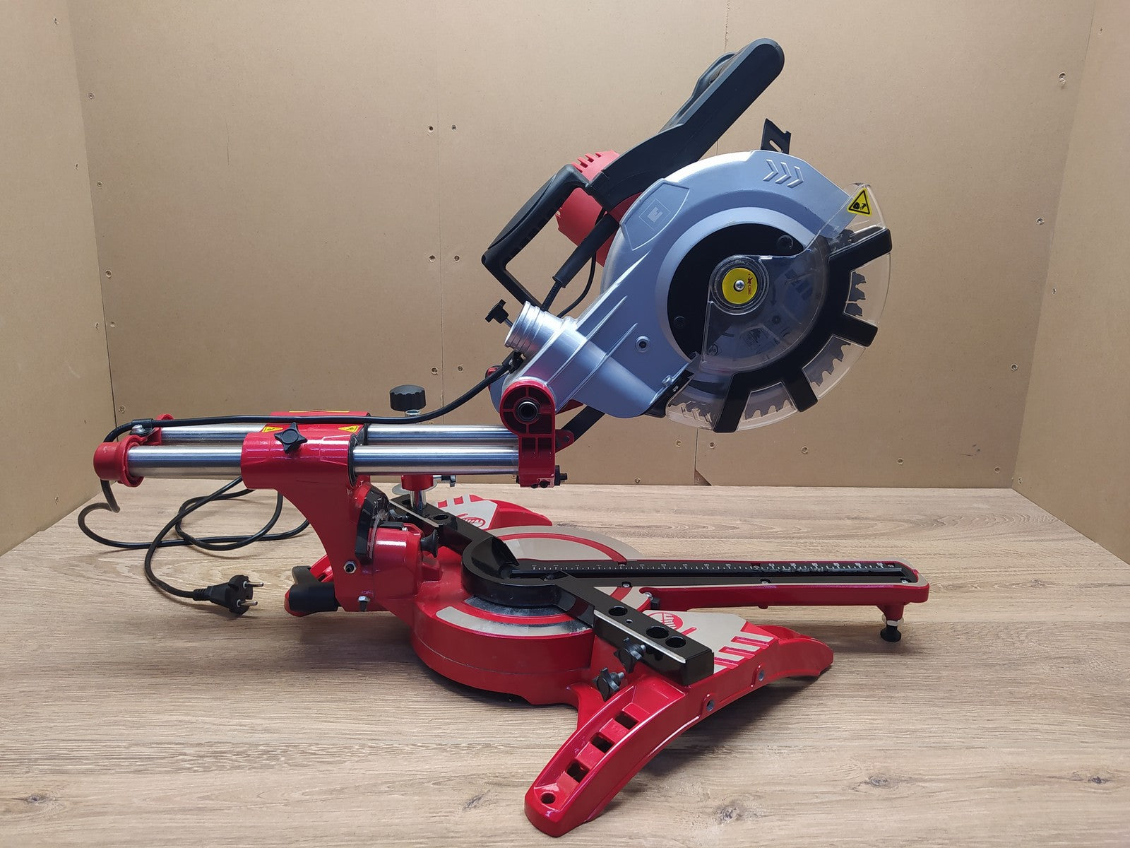 Einhell TC-SM 2131 Dual Elektro-Zug-/Kapp-/Gehrungssäge 4300835, I39149
