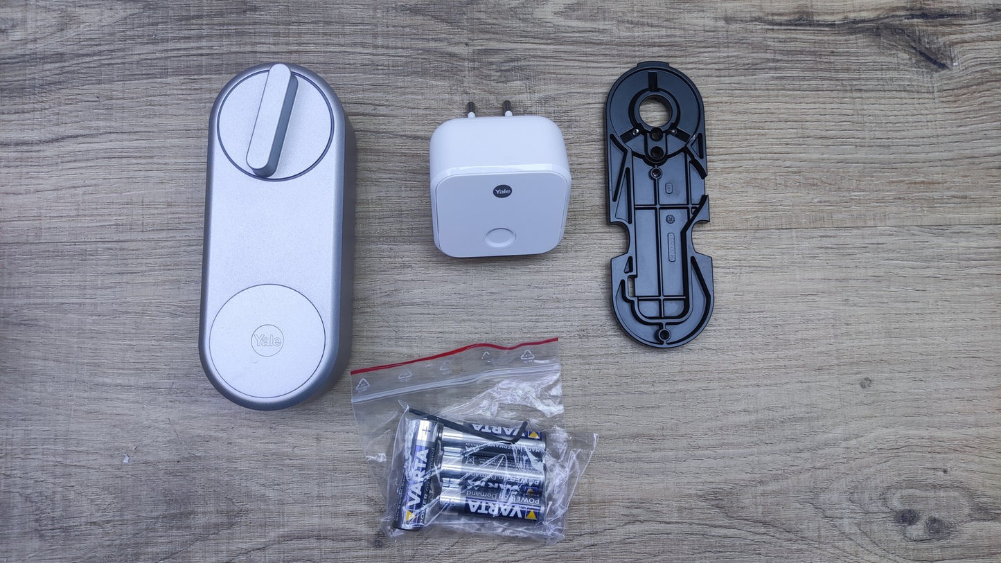 Bosch Smart Home, Yale Linus Smart Lock Türschloss mit Wi-Fi Bridge, I36269