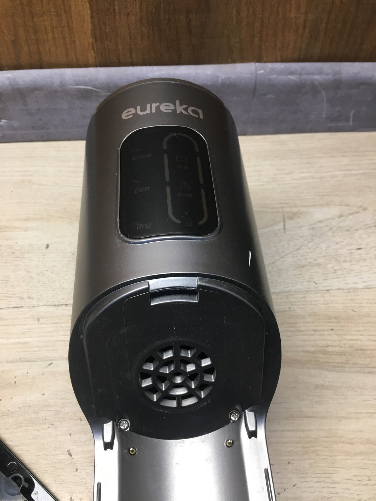 Eureka NEW430BL Kabelloser Nass-/Trockensauger, 230W, I36018