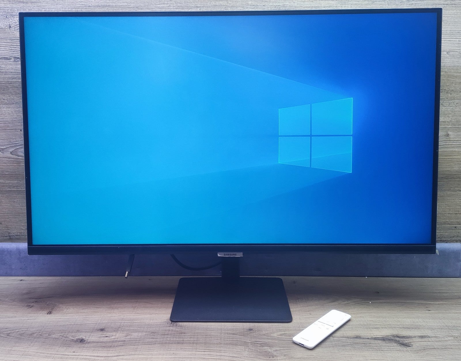 Samsung M7 S32BM702UU Smart 4K Monitor 32" UHD 3840x2160 HDR10 USB-C WLAN Tizen