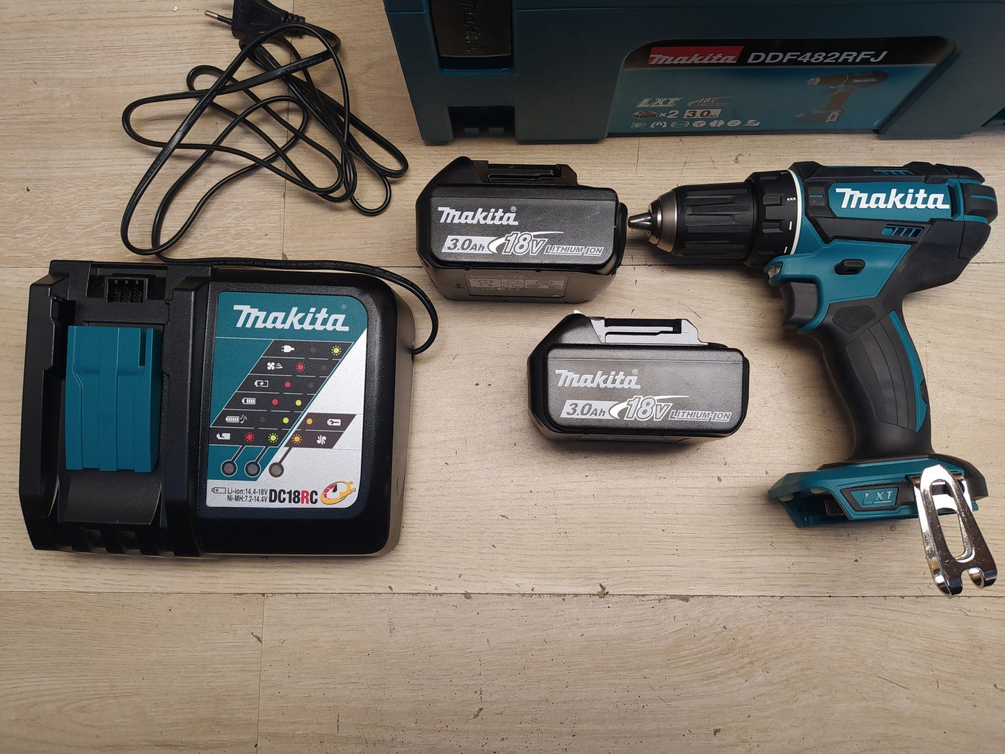 Makita DDF482 Akku-Bohrschrauber 2 Akkus 3.0Ah, I38681