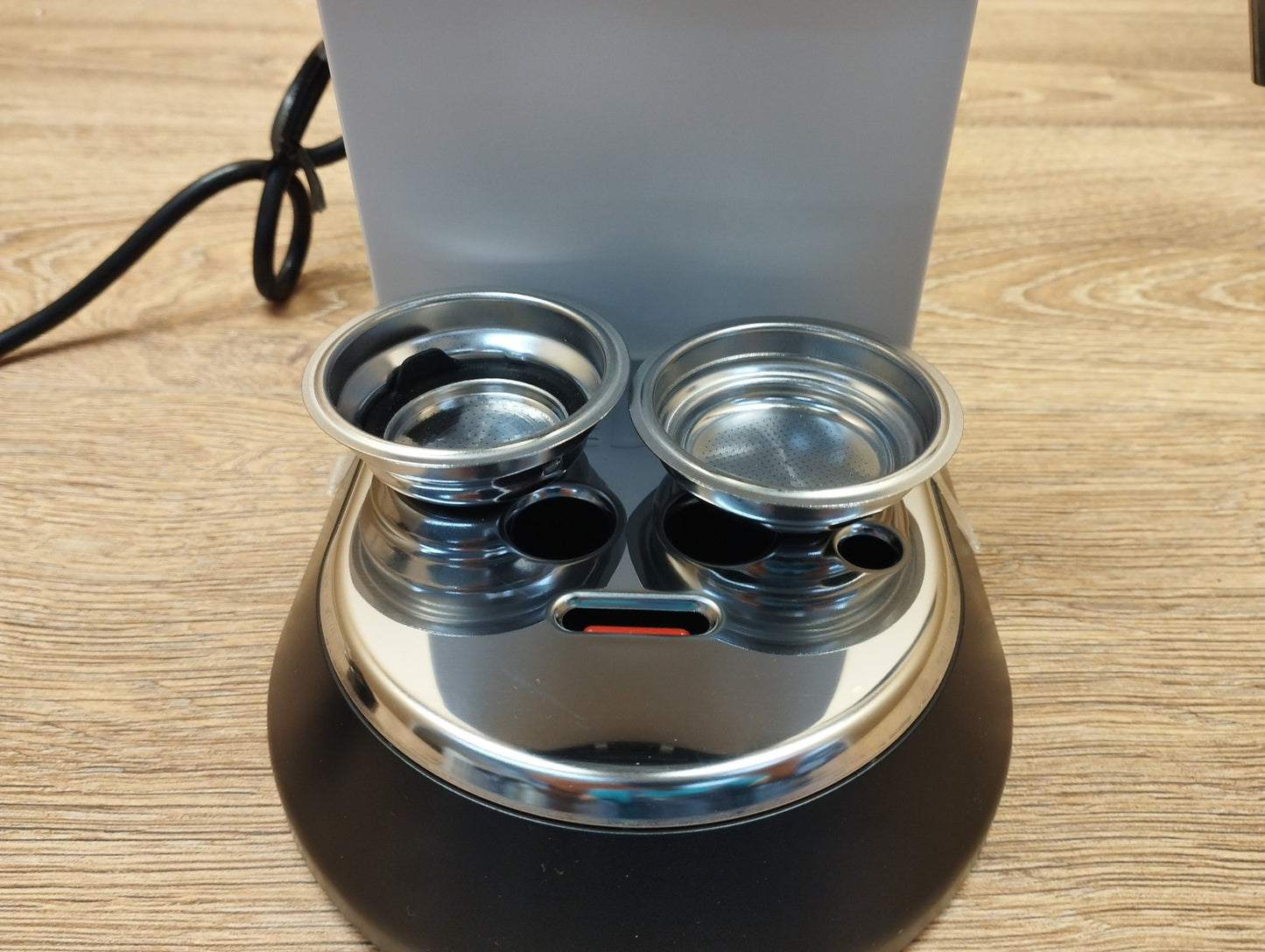 De'Longhi EC 685.W Kaffeemaschine, 1350W, weiß, I39563