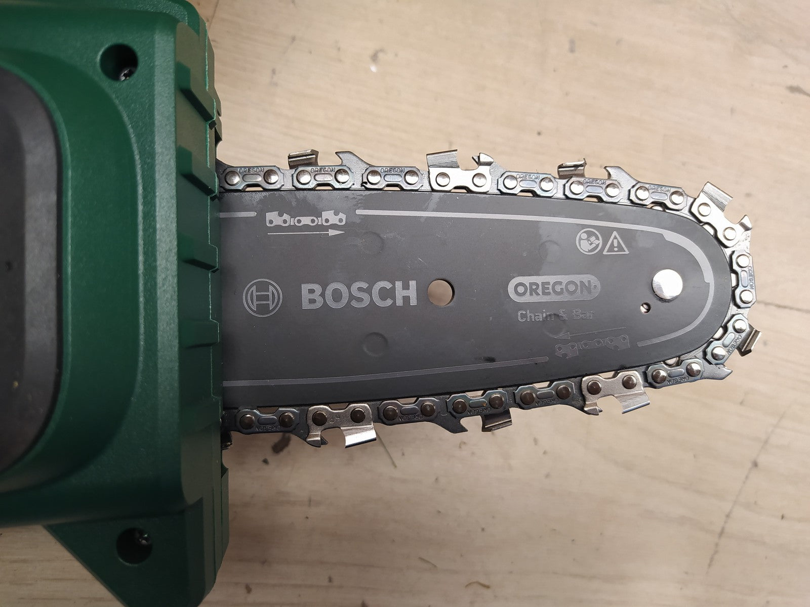 Bosch Akku-Mini-Kettensäge EasyChain 18V-15-7 Solo, 18V, I38580