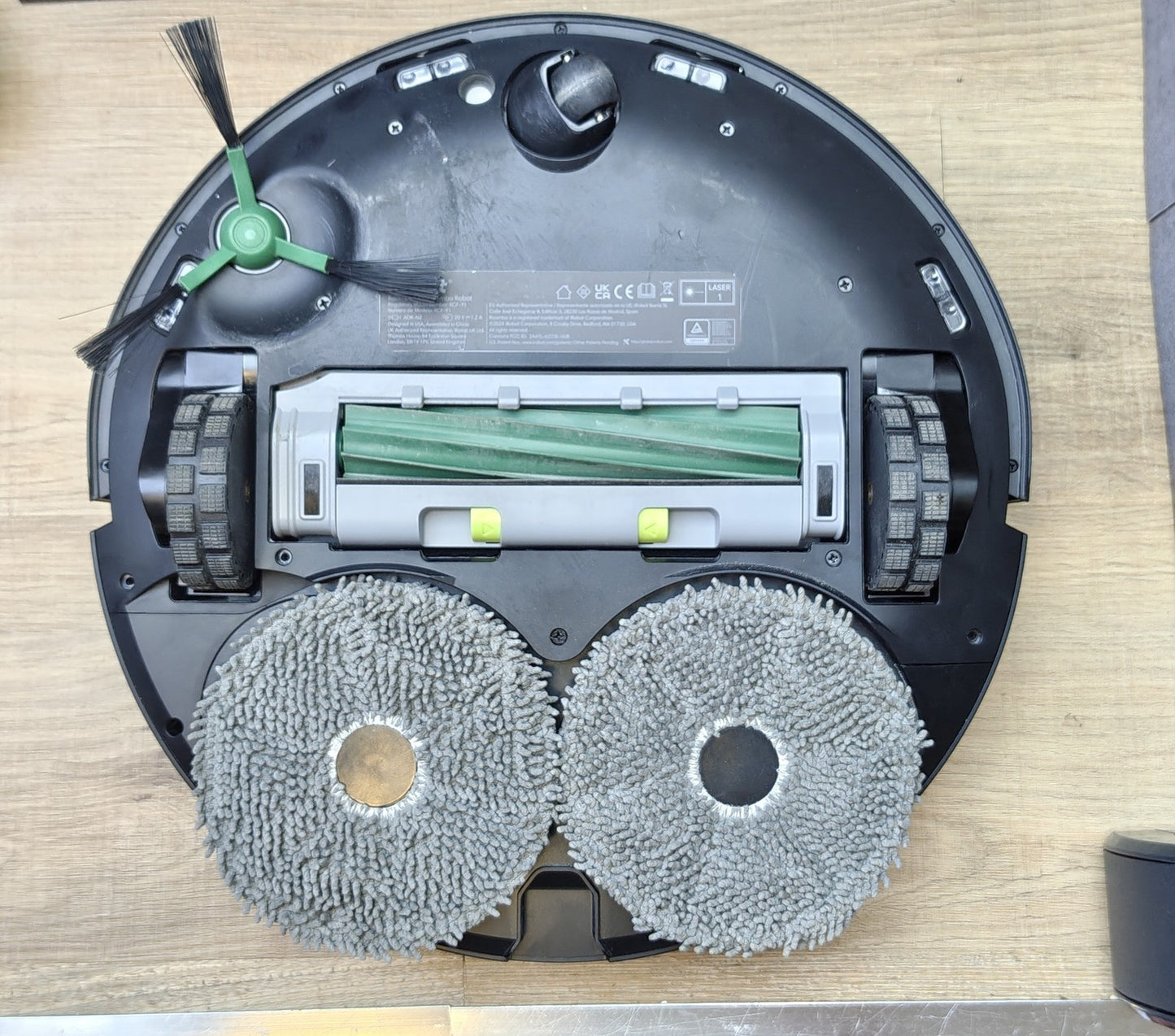 iRobot Roomba Plus 505 Combo Saugroboter mit Wischfunktion, schwarz, I39864