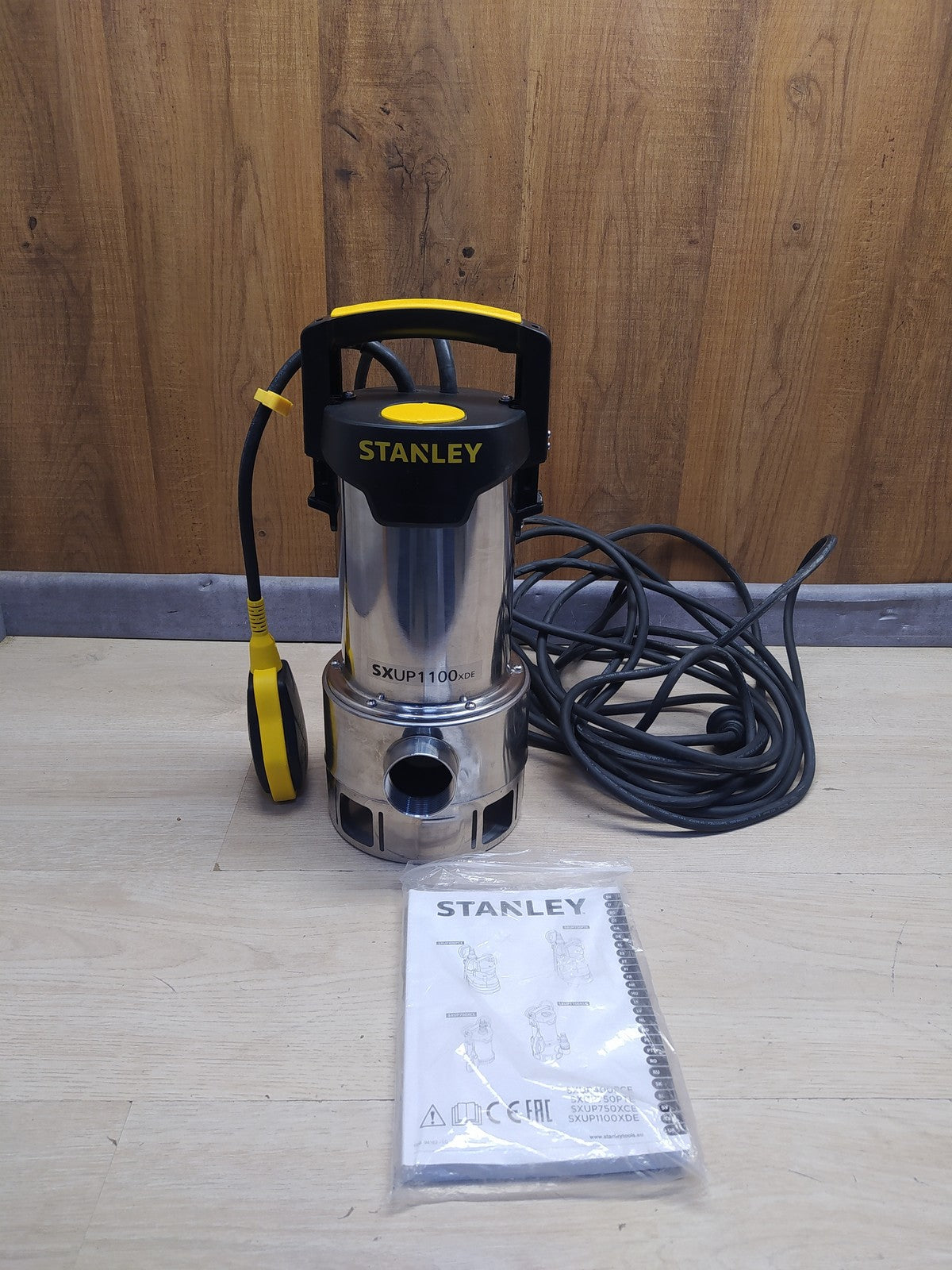 Stanley SXUP1100XDE Tauchpumpe für Schmutzwasser (1100 W, 16.500 l/h), I36493