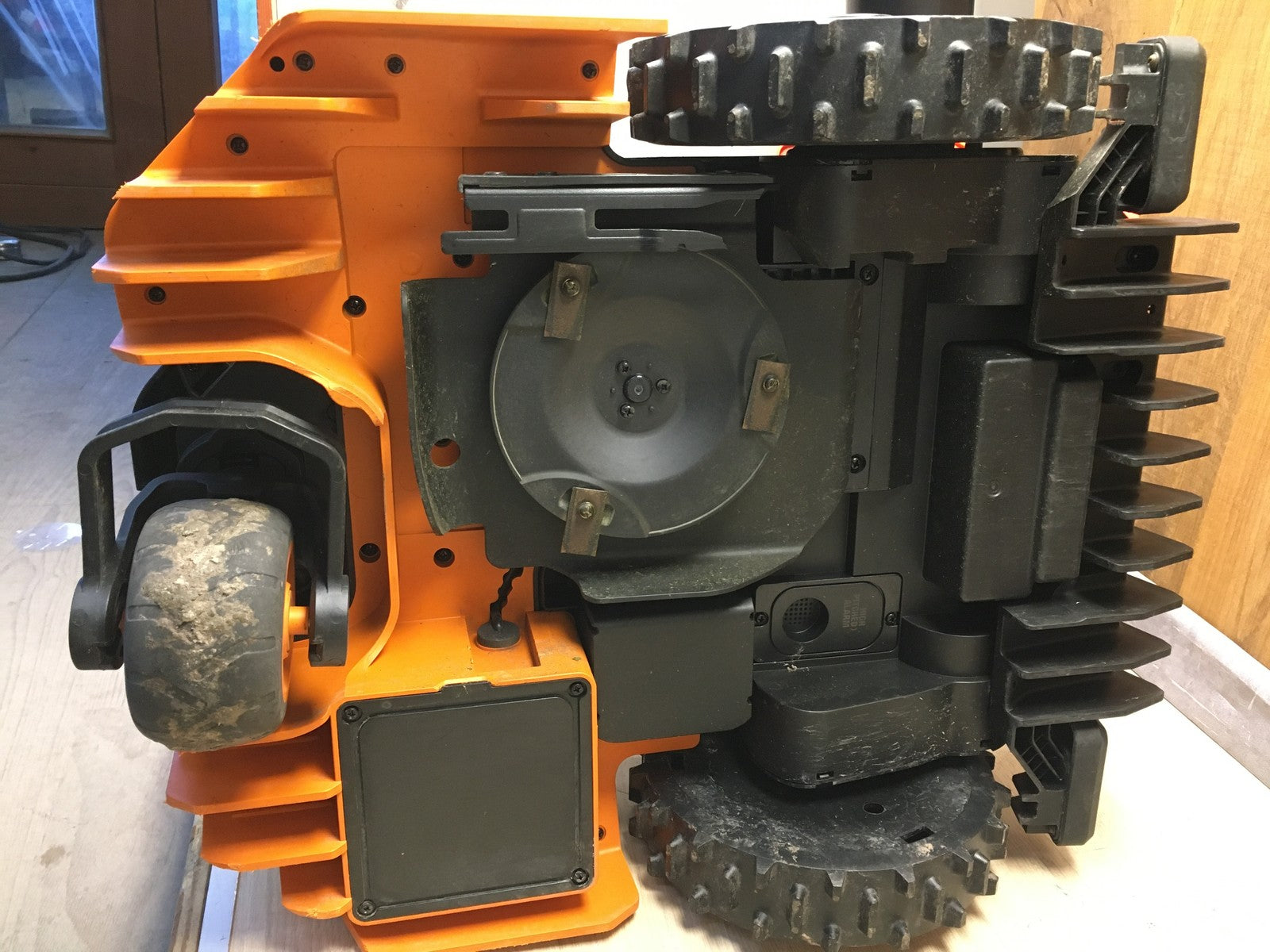 WORX Landroid Vision M550 Mähroboter ohne Begrenzungskabel WR205E, I36470