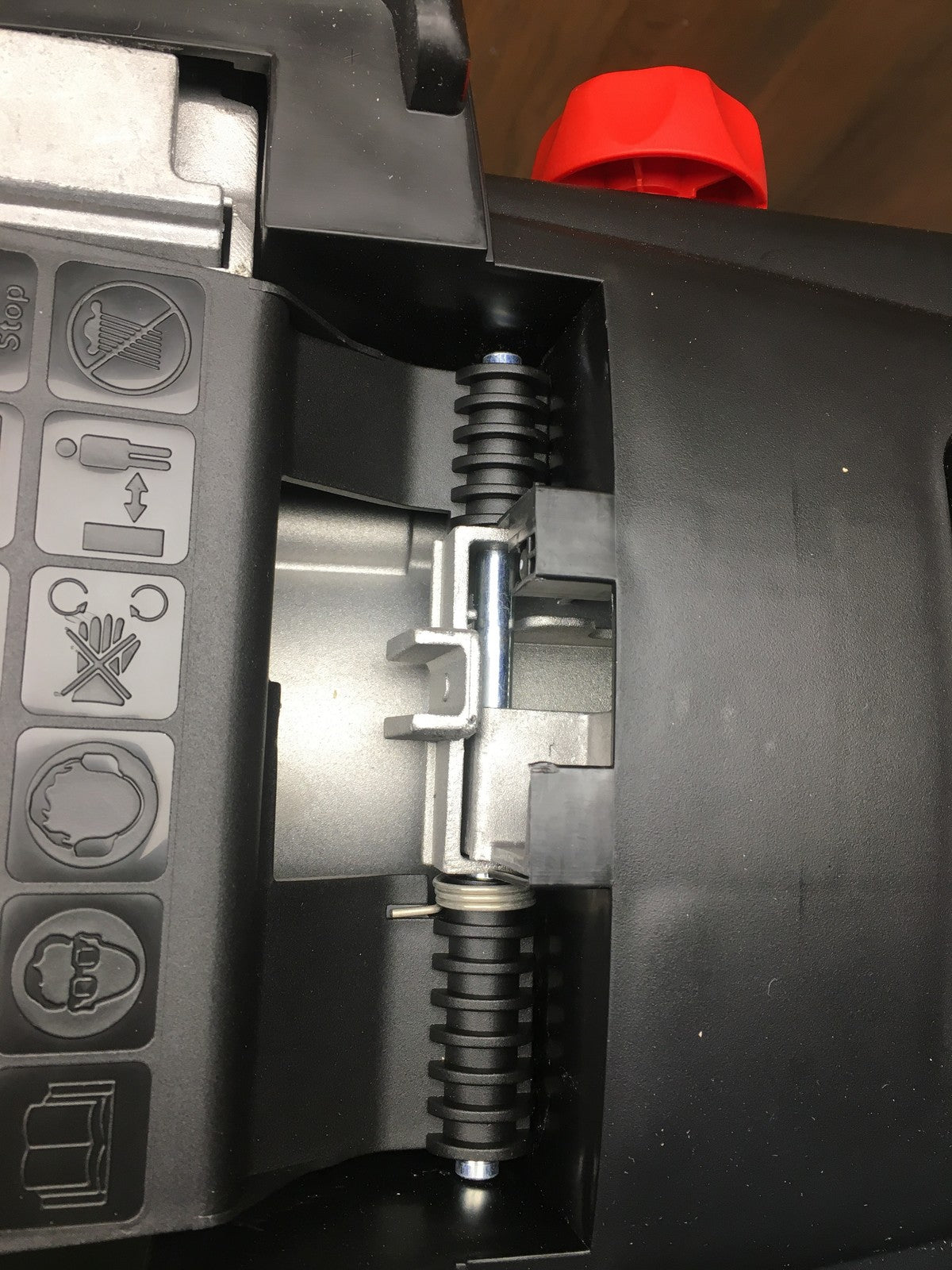 Bosch Leisehäcksler AXT 25 D, 2.500 W, für Hartholz und Dornensträucher, I38270