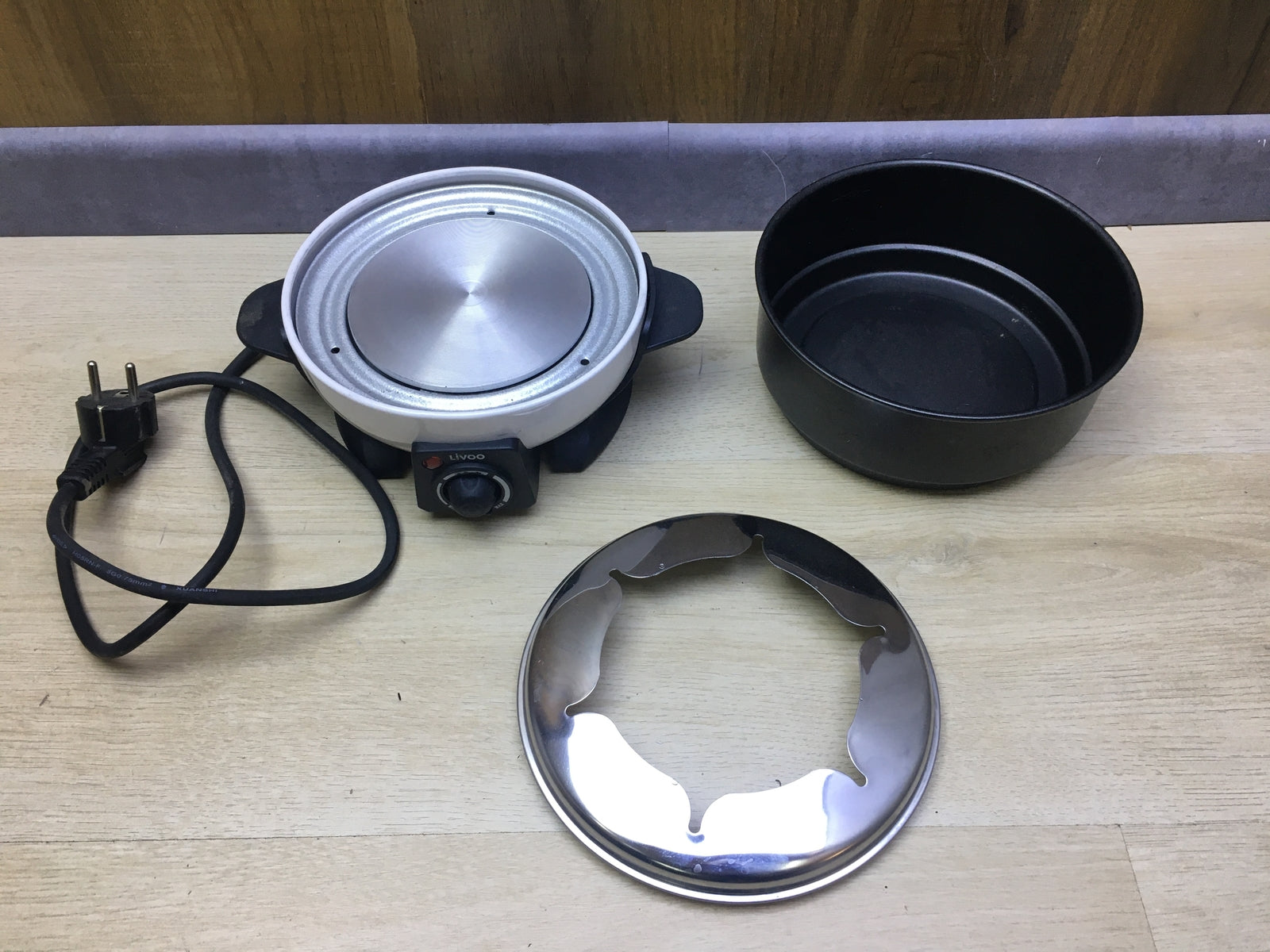 Livoo DOC106 Elektrisches Fondue, 1,6 L, 500 W, I29479