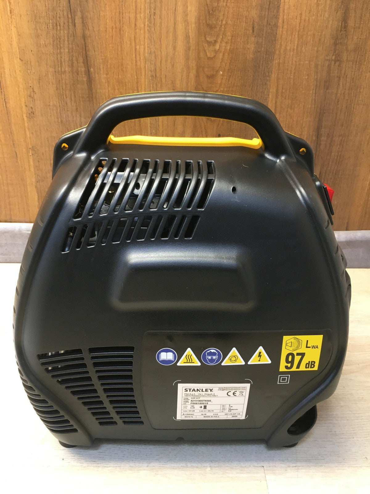 Stanley AirKit Kompressor 1100W 230V inkl. Reifenfüller und Pistole, I38344