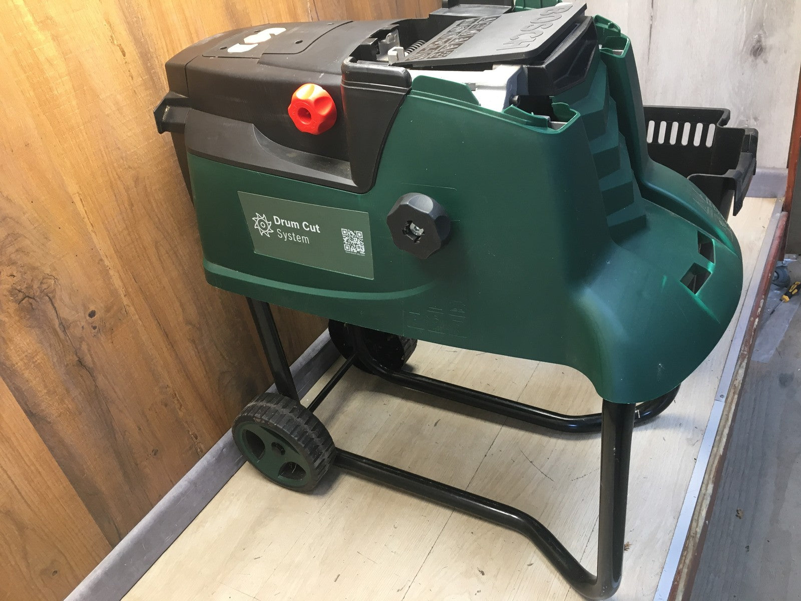 Bosch Leisehäcksler AXT 25 D, 2.500 W, für Hartholz und Dornensträucher, I38221