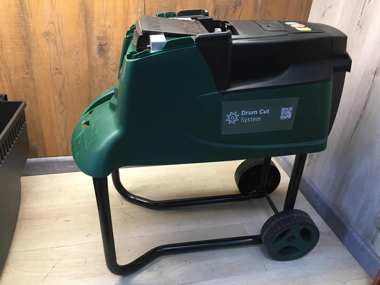 Bosch Leisehäcksler AXT 25 D, 2.500 W, für Hartholz und Dornensträucher, I38270