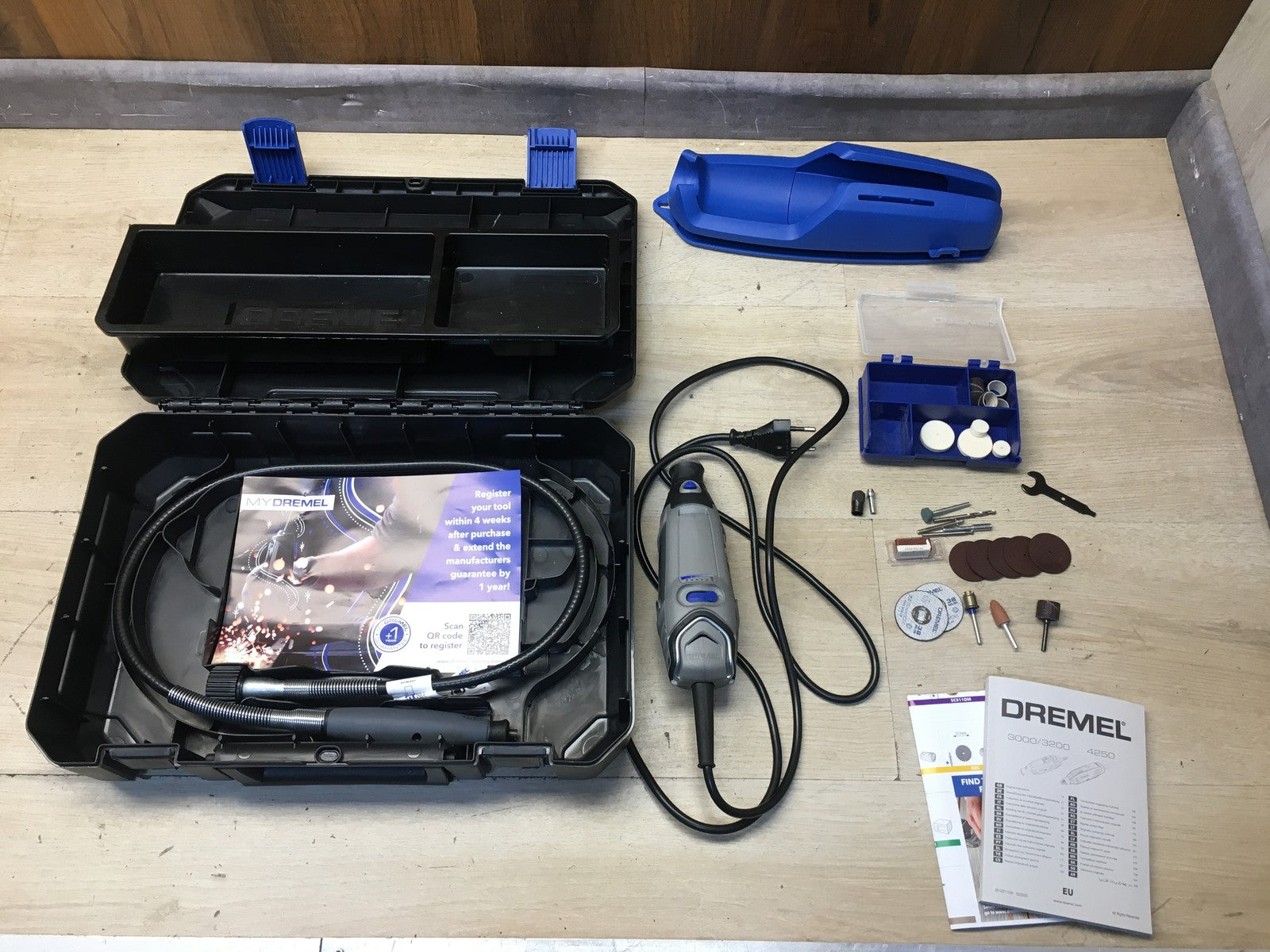 DREMEL 3000-1/25 EZ Multifunktionswerkzeug 130W, I38923