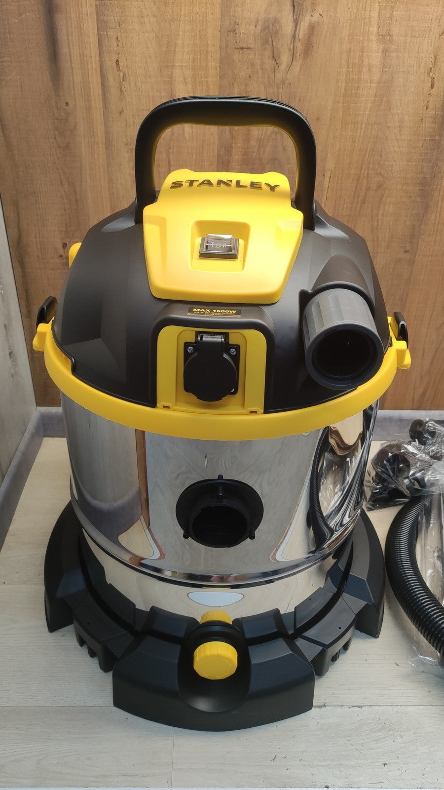 Stanley Nass-/Trockensauger SXVC50XTDE (1600 W, 50 l), I40300