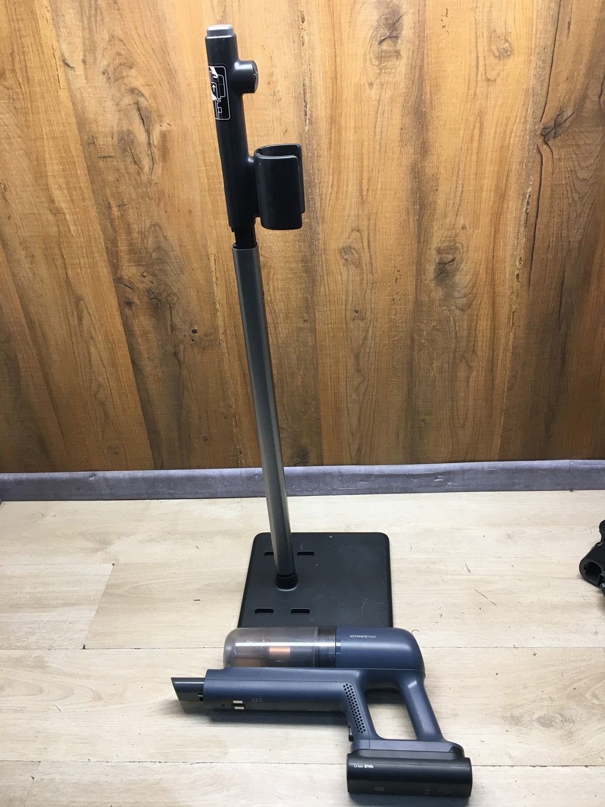 AEG Ultimate 7000 Akku-Staubsauger AP71A142XN, I36235