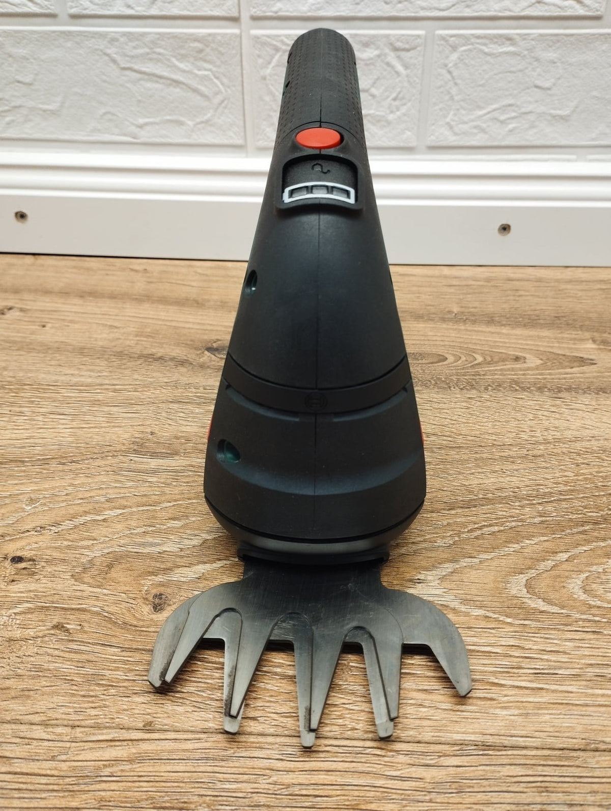 Bosch AdvancedShear 18V-10 Akku Gras- Strauchschere Set inkl. Akku 3 600 H57 000