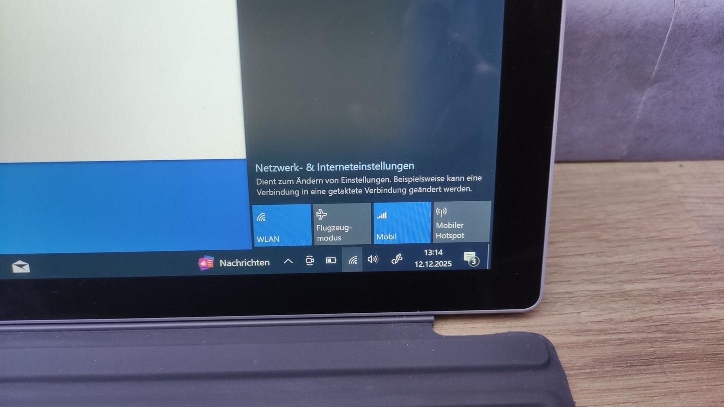 Microsoft Surface Pro 5 Windows Tablet 2736x1824 i5-7300U 8GB 256GB LTE M1807