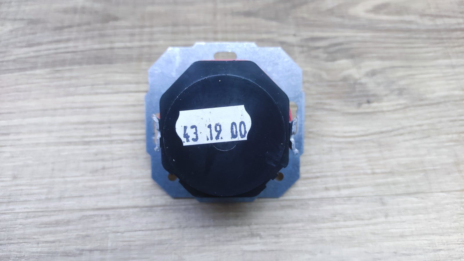 Kopp 8428 LED Dimmer Sockel mit Druck-Wechselschalter, I36179