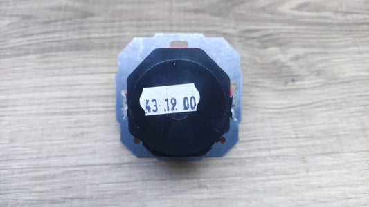 Kopp 8428 LED Dimmer Sockel mit Druck-Wechselschalter, I36179