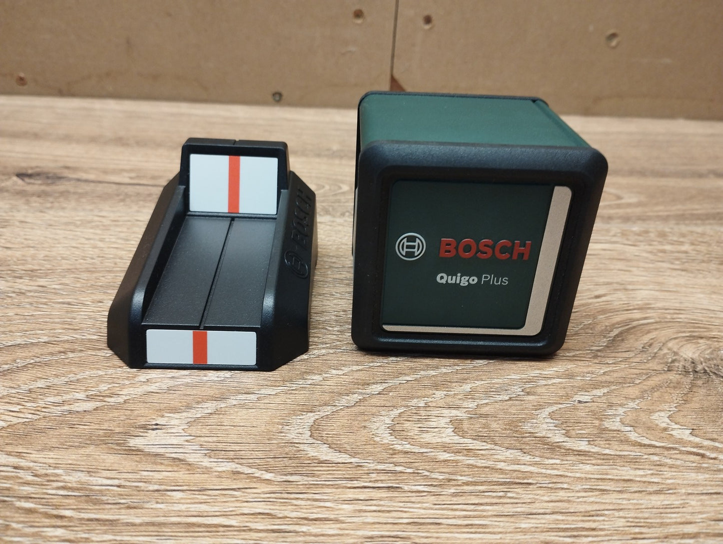 Bosch DIY Quigo Plus Kreuzlaser mit Stativ, I39862