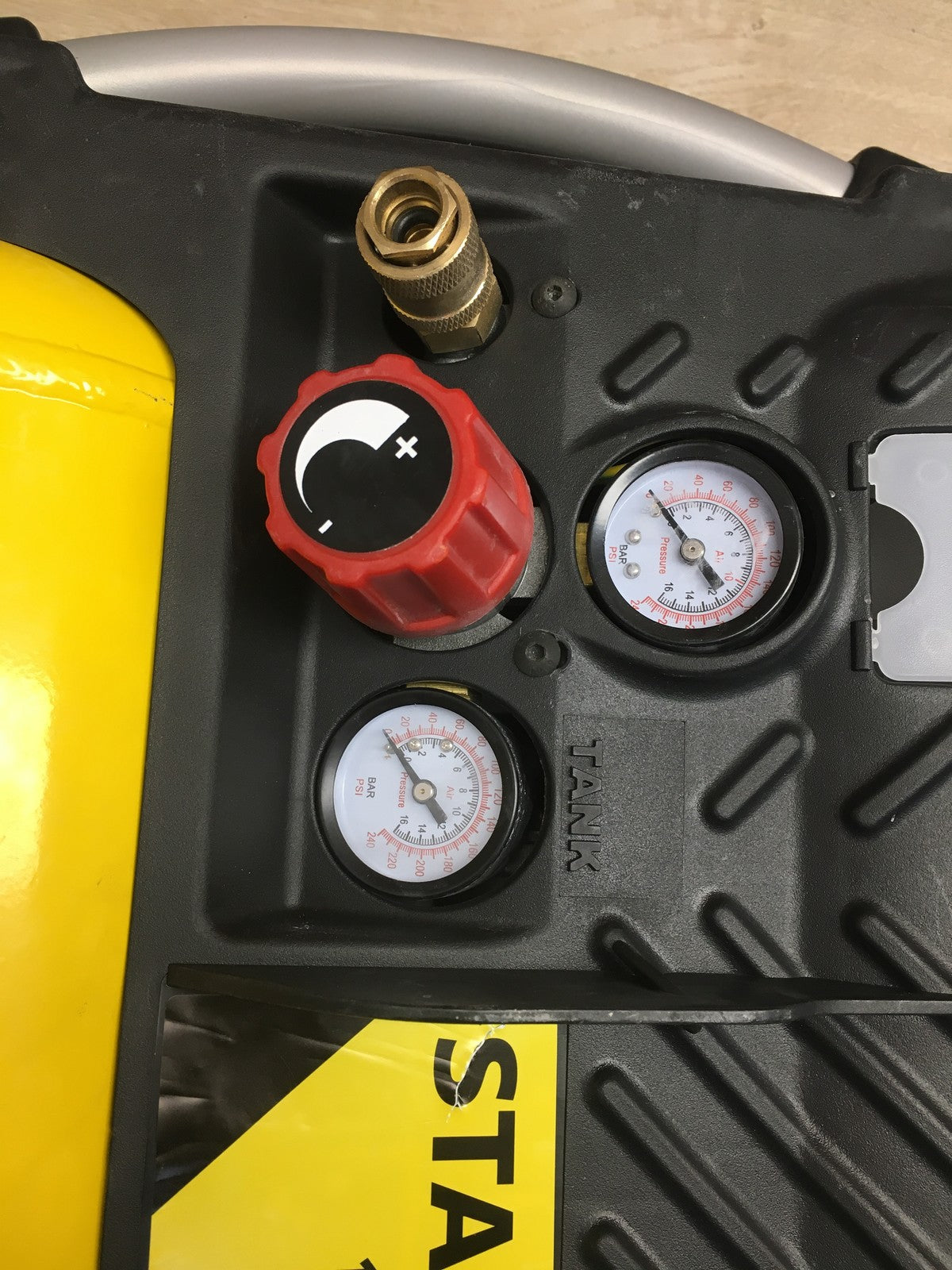 Stanley Mini Kompressor tragbar DN200/10/5 1100W 230V, I37662