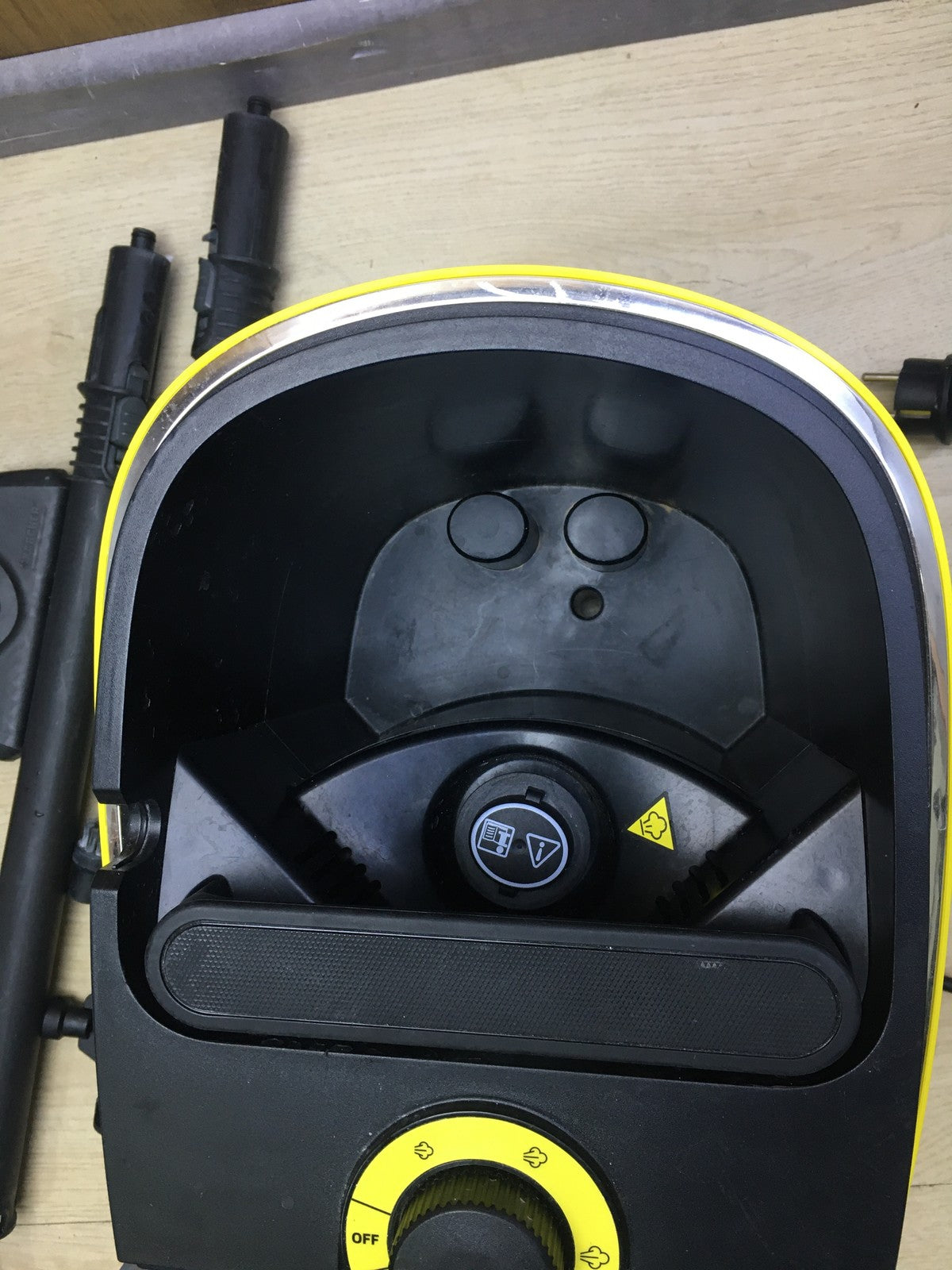 Kärcher SC 4 Deluxe Dampfreiniger (1.513-260.0), Dampfbesen, 2200W, I35225