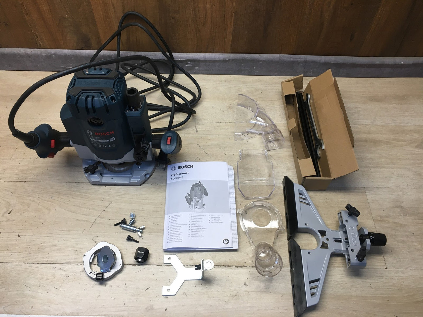 Bosch kabelgebundene Oberfräse GOF 20-12, 2000W, I39896
