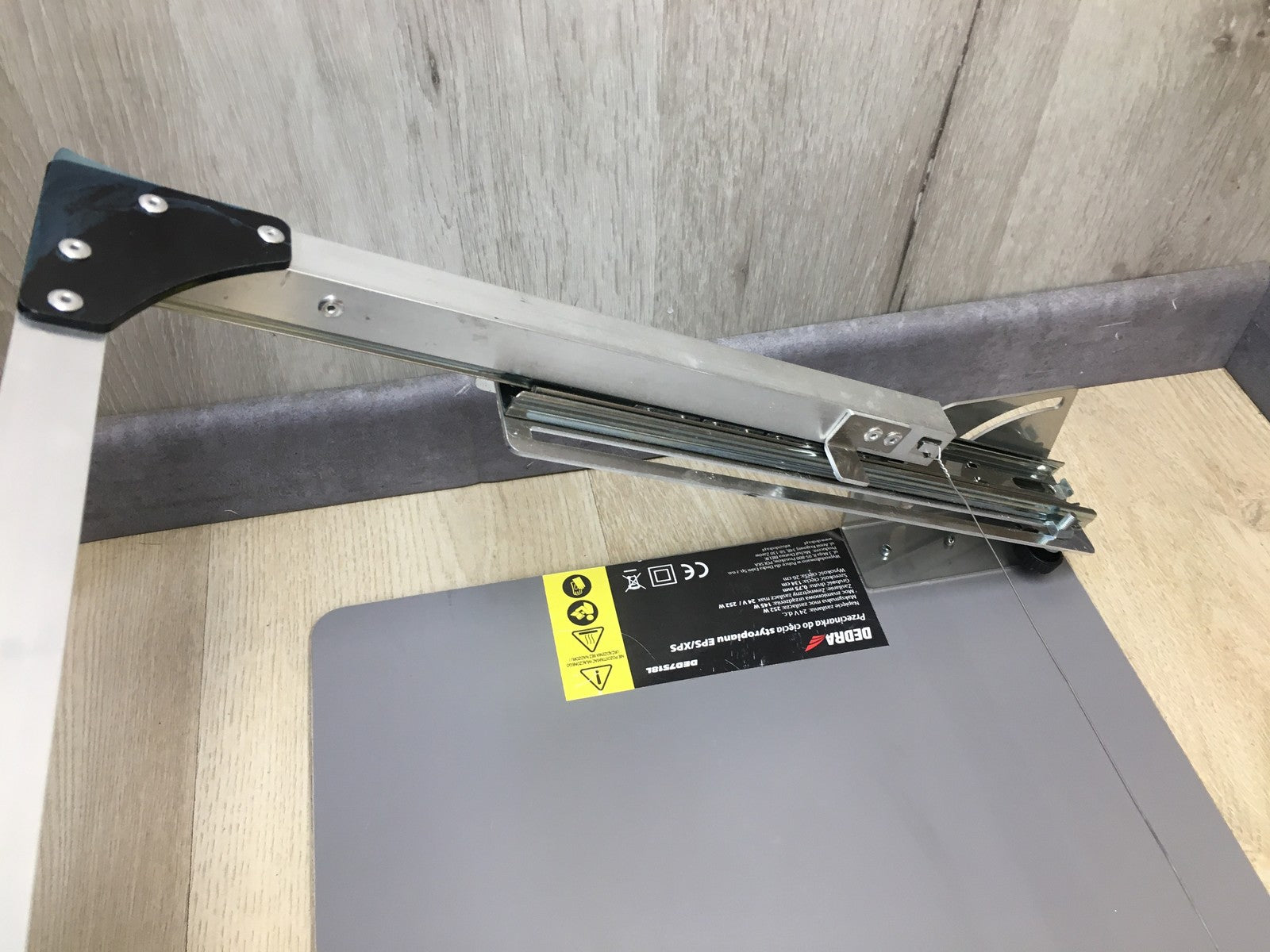 Dedra DED7518L Styroporschneider, 252W, max. Schnittlänge 1340 mm, I38416