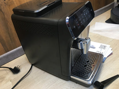 PHILIPS 3300 Series Kaffeevollautomat EP3326/90, 5 Getränke, I39378