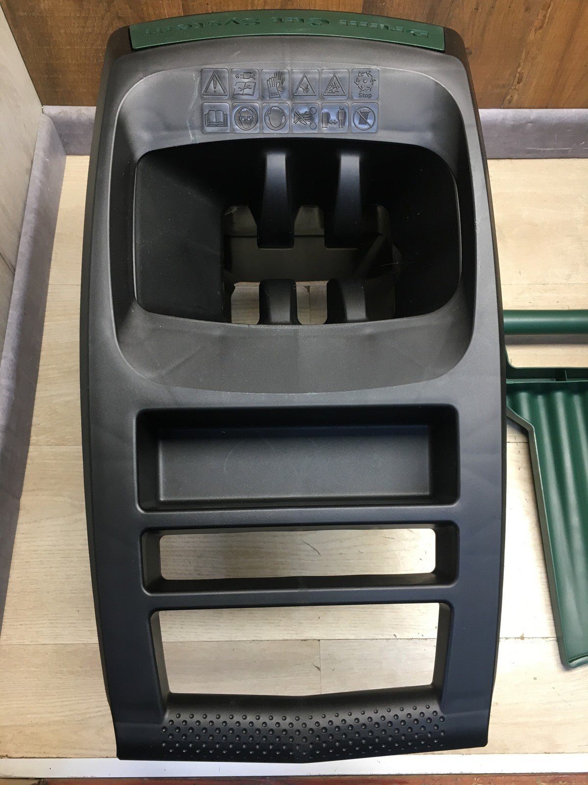 Bosch Leisehäcksler AXT 25 D, 2.500 W, für Hartholz und Dornensträucher, I38270