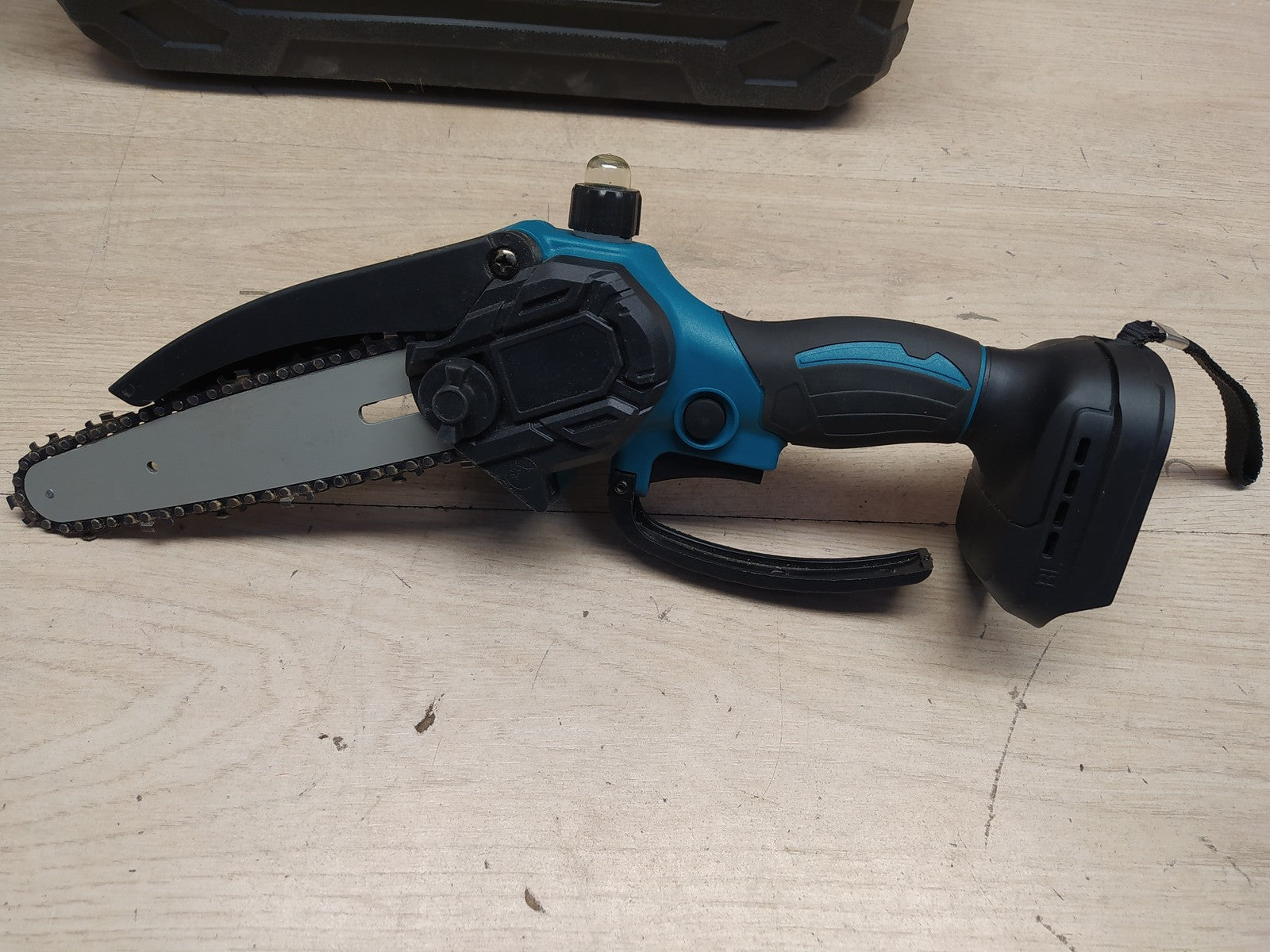 talifoca 6 Zoll Mini Akku-Kettensäge, mit 2x Akku, I37880