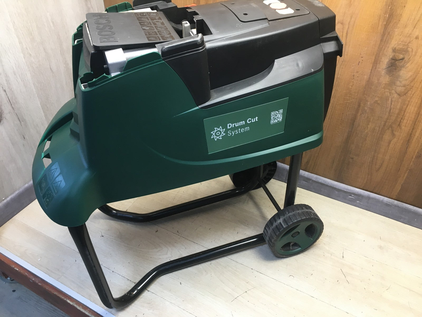 Bosch Leisehäcksler AXT 25 D, 2.500 W, für Hartholz und Dornensträucher, I38221