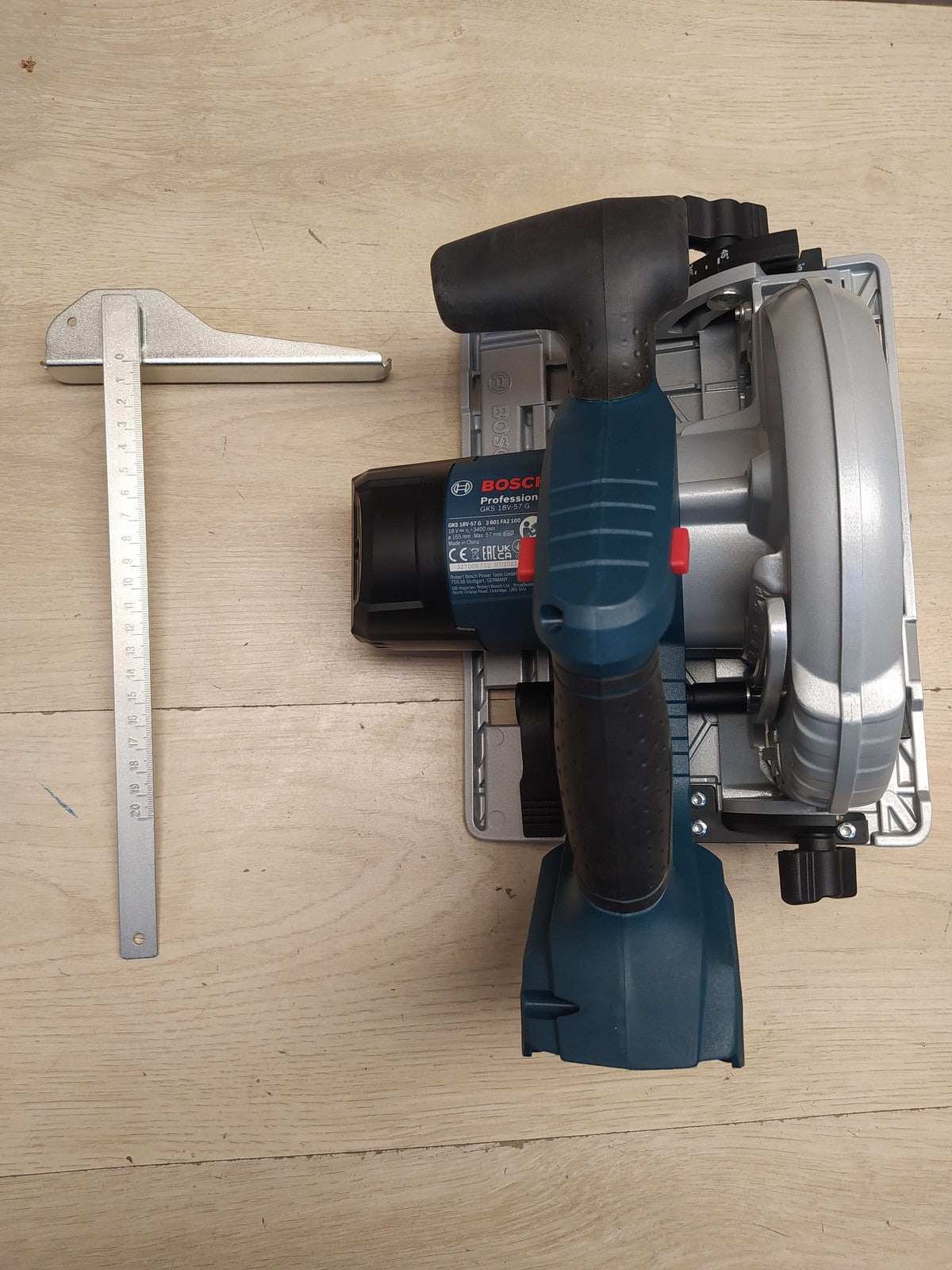 Bosch Professional Akku-Kreissäge GKS 18V-57 G SOLO, I36824