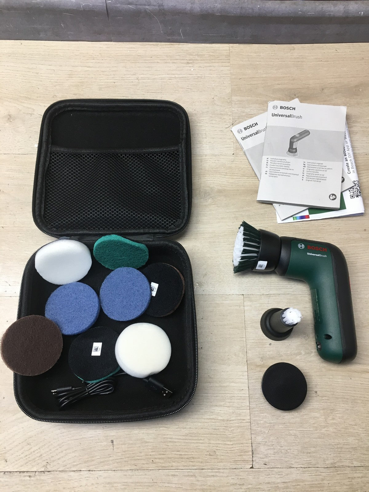 Bosch Home and Garden UniversalBrush Reinigungsgerät Set, I37955